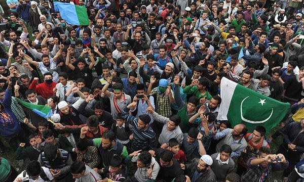 Pakistan flag becomes protesters' new weapon